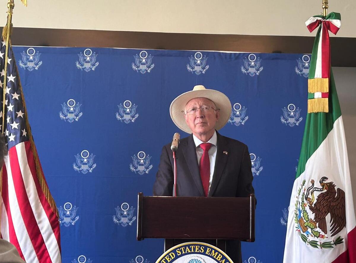 El embajador de EU en México, Ken Salazar. (Armando Martínez)