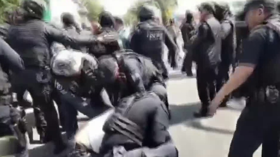 Policías municipales agreden a fotoperiodista en Irapuato, Guanajuato