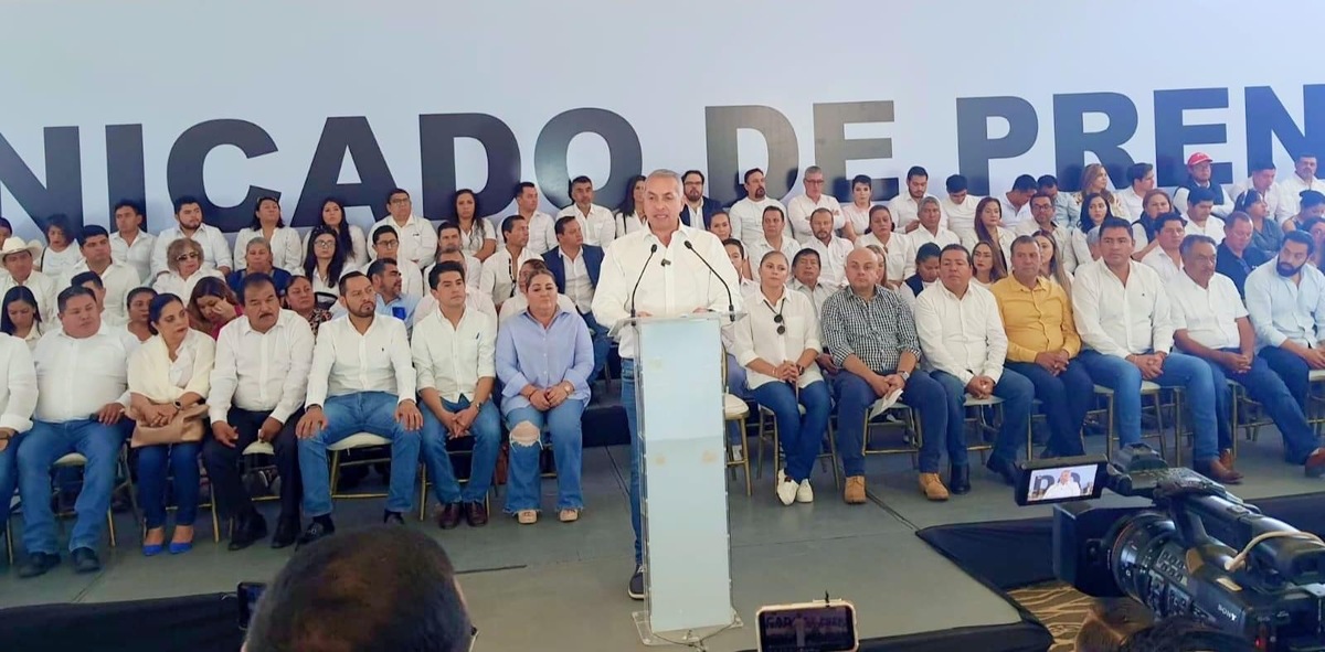 Este sábado renunciaron al PRI 15 presidentes municipales.