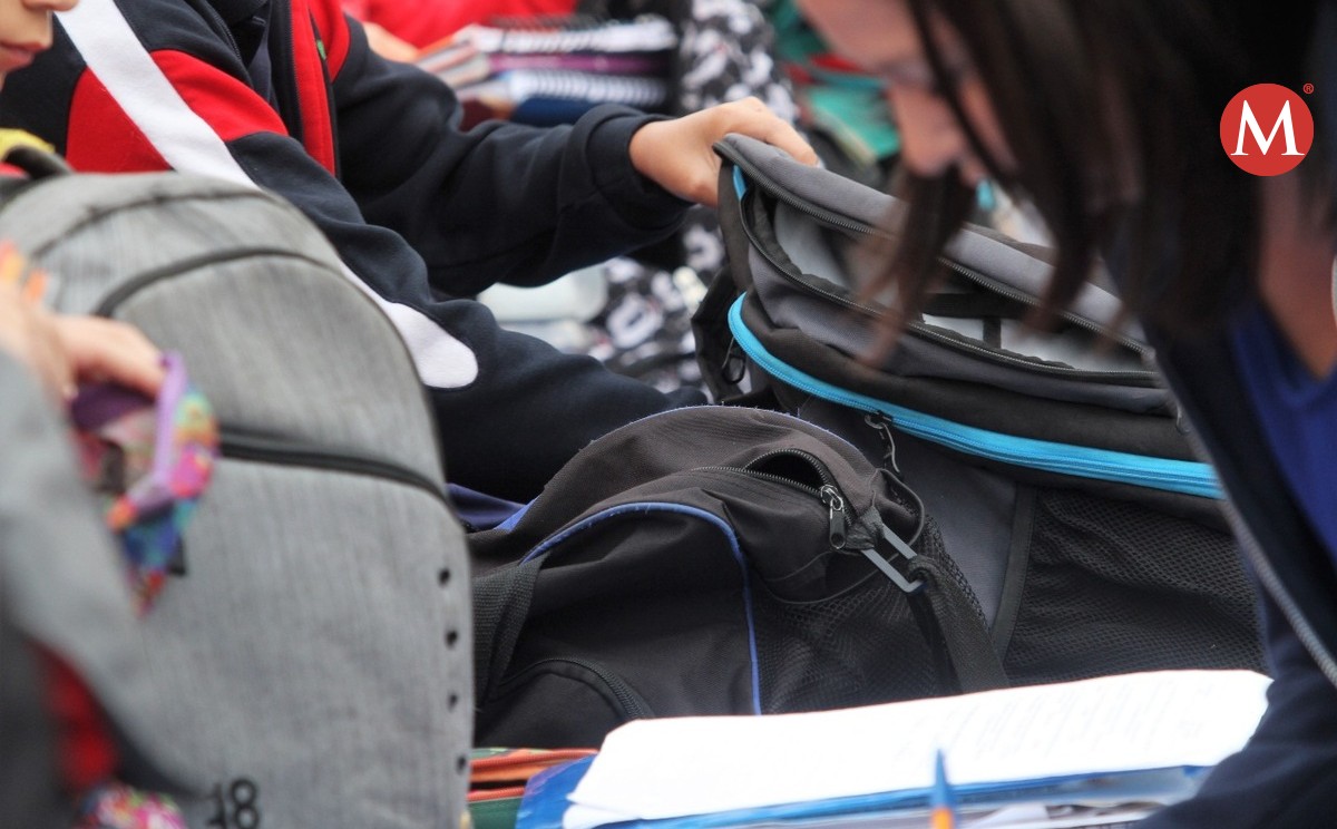 Piden a alumnos donar mochilas a familias vulnerables de Madero