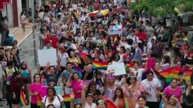 Comunidad LGBTTTIQ+ celebra marcha en Quintana Roo