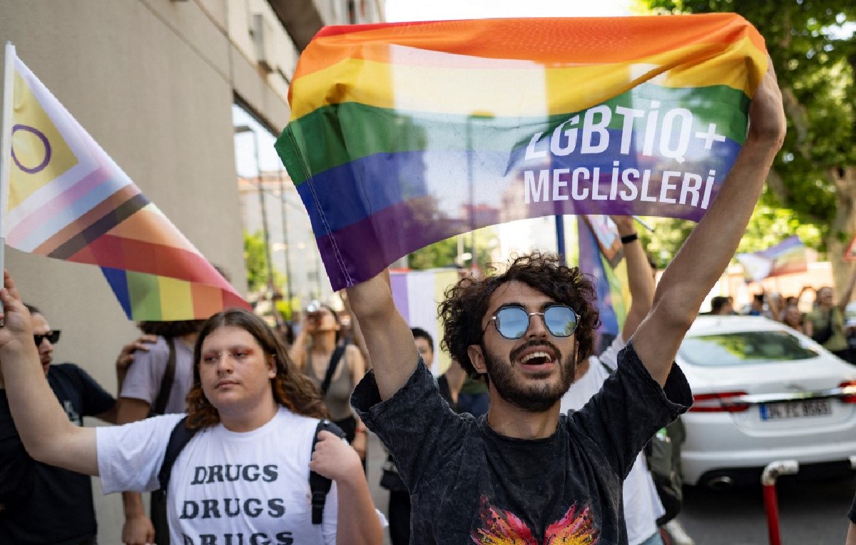 Marcha del orgullo LGBT+ en Estambul (AFP)