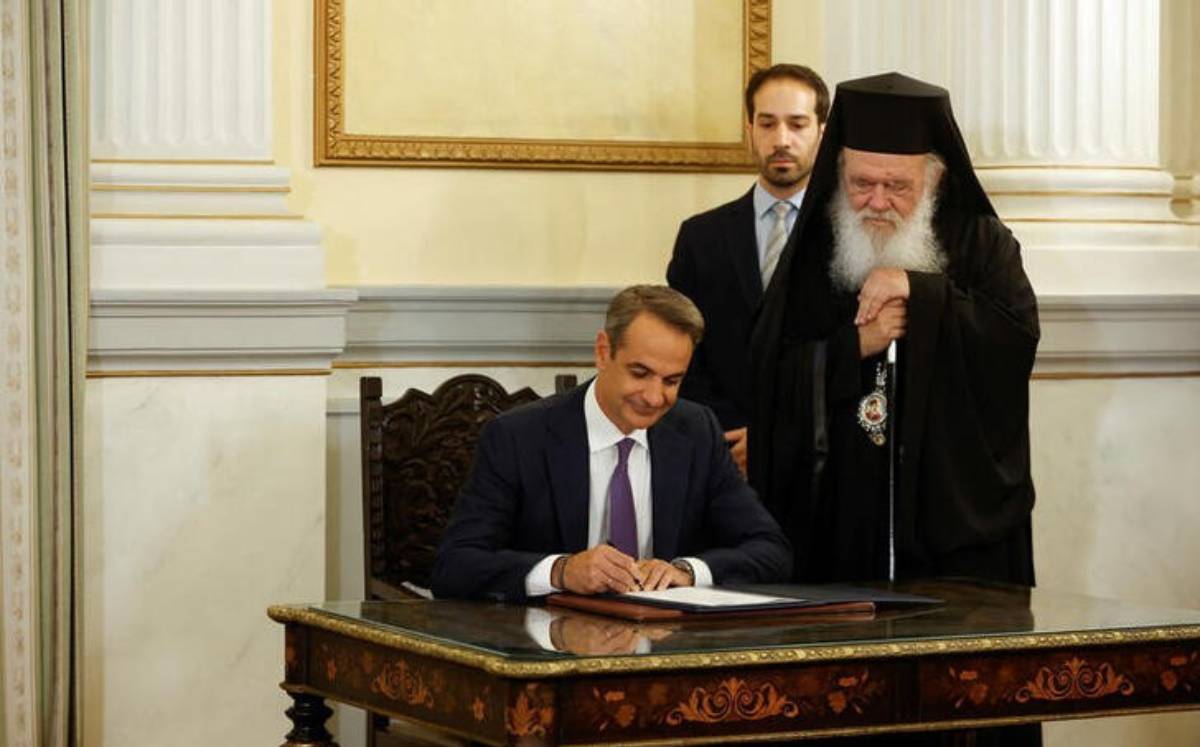 Kyriakos Mitsotakis, toma posesión como nuevo primer ministro. (Reuters).