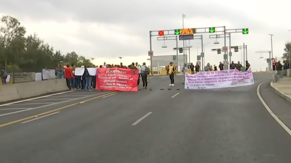 Manifestantes bloquean Avenida de Los Poetas por falta de agua