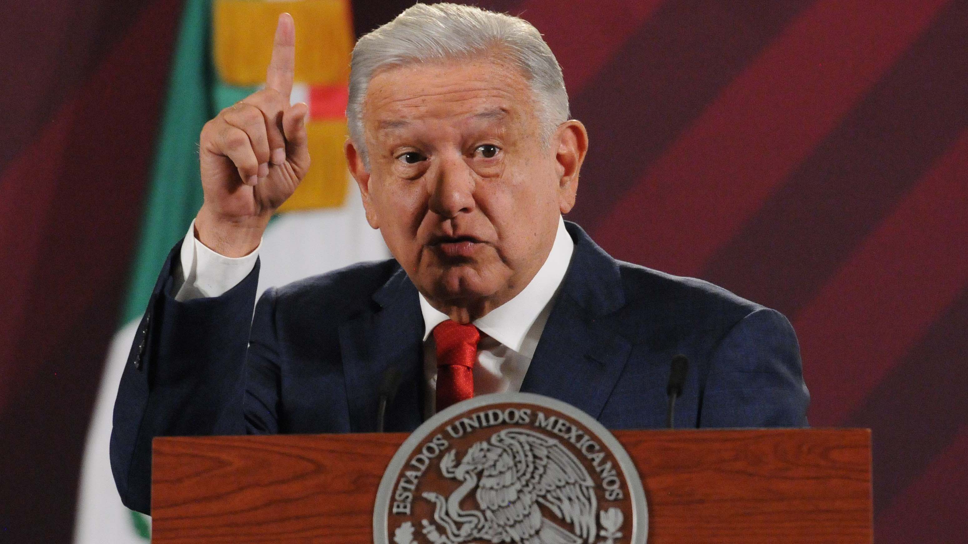 "Con todo RESPETO aclarar que no hay censura para corridos tumbados": AMLO