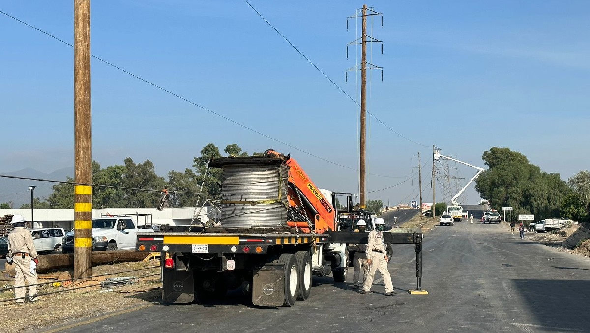 Avances de los trabajas para restablecer la circulación sobre la carretera Texcoco-Lechería (Especial)