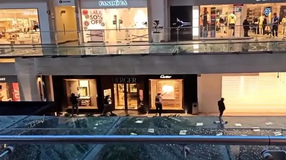 Detienen a mujer presuntamente involucrada en asalto a joyería de Plaza Antara