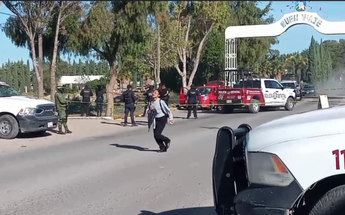 Localizan auto abandonado con un muerto y dos heridos en Puebla | Especial