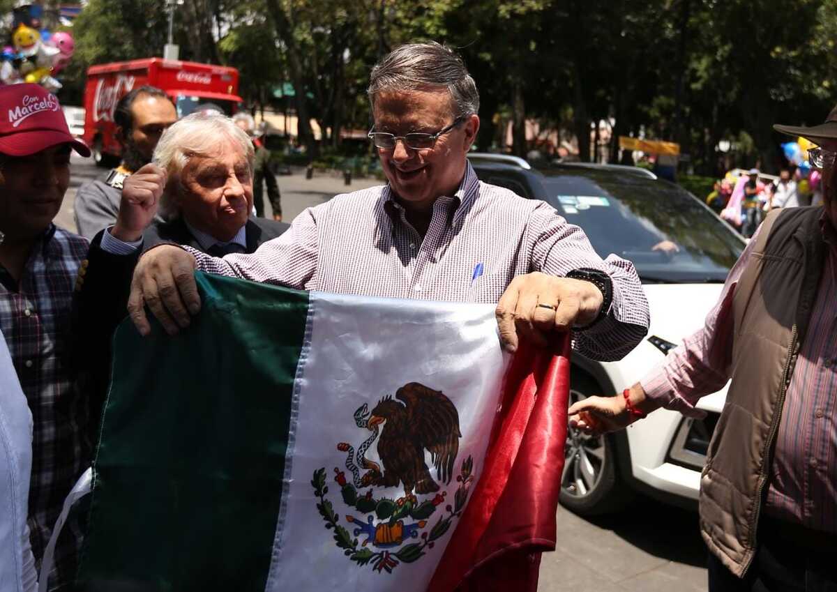 Marcelo Ebrard, en asamblea informativa en el Kiosco principal de la alcaldía Coyoacán. Fotografía: Octavio Hoyos