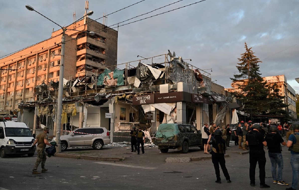 Restaurante Ria Pizza impactado por un misil ruso (AFP)