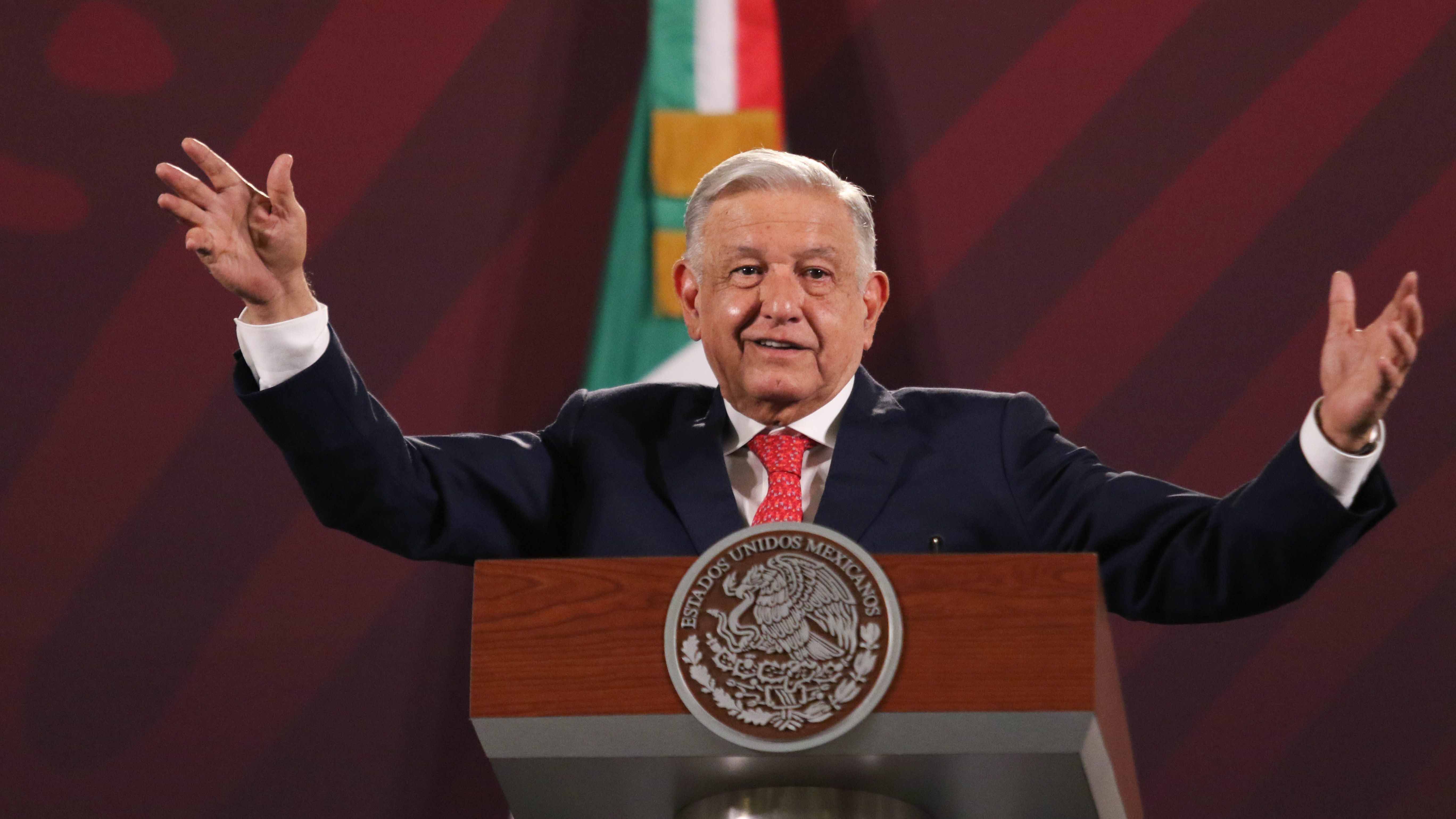 AMLO llama a simpatizantes a asistir al Zócalo a festejo de su triunfo electoral