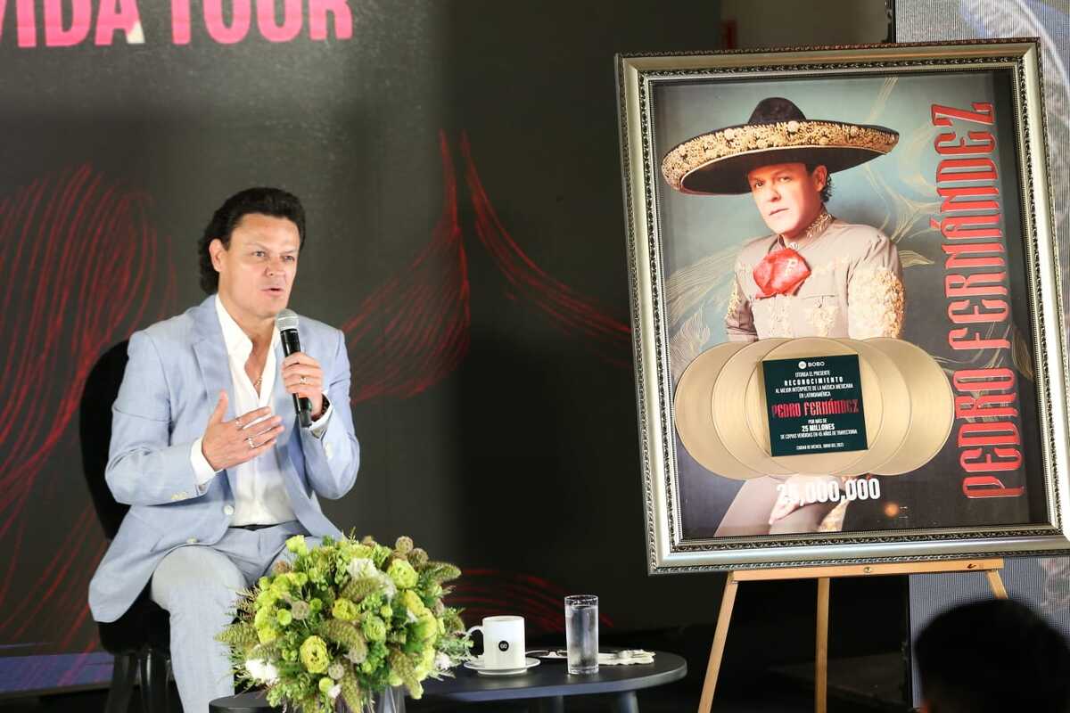Conferencia del cantante Pedro Fernández. │Octavio Hoyos
