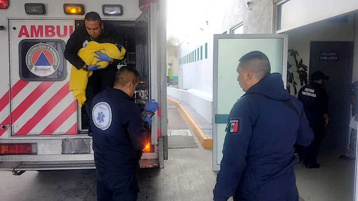Fallece bebé que fue abandonado en una jardinera en Ecatepec