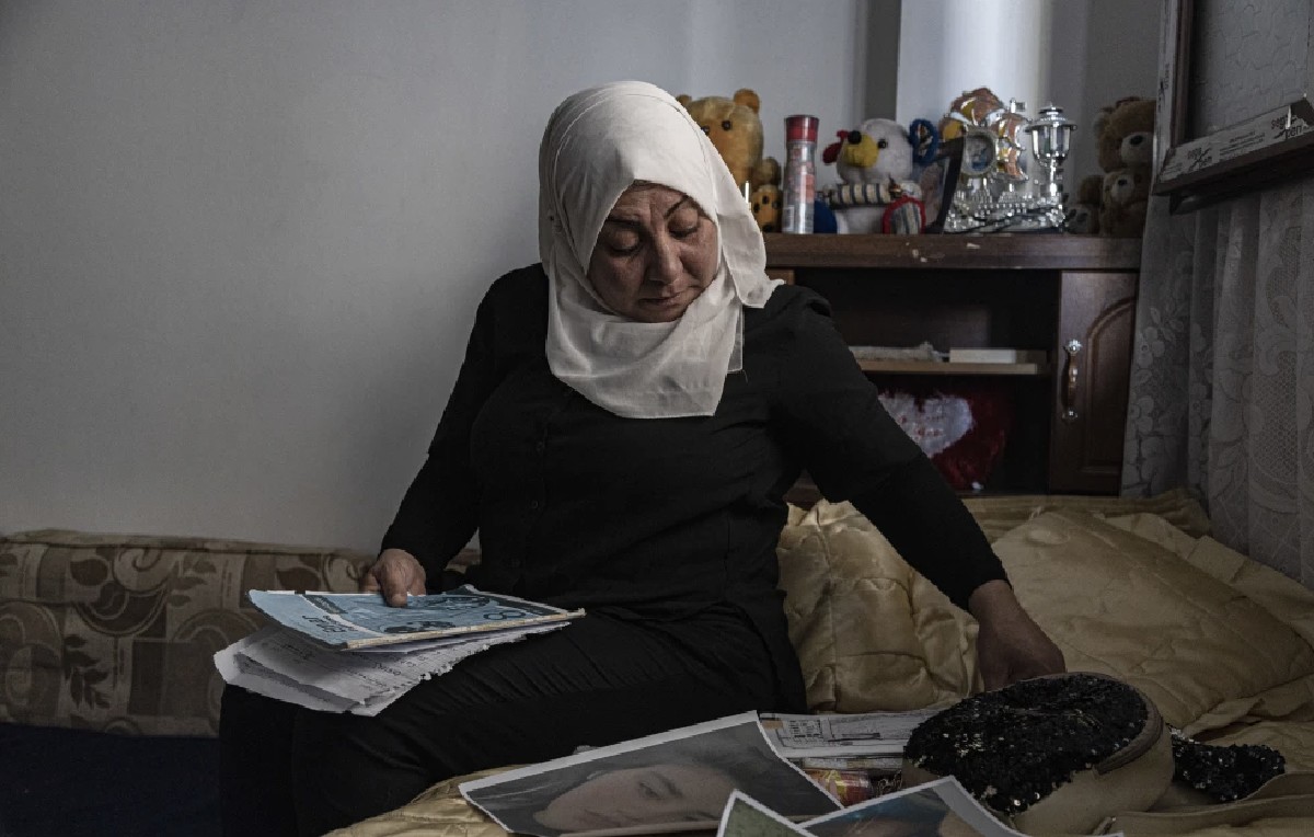 Hamrin Alouji, madre de Peyal Aquil, niña kurda reclutada (AP)