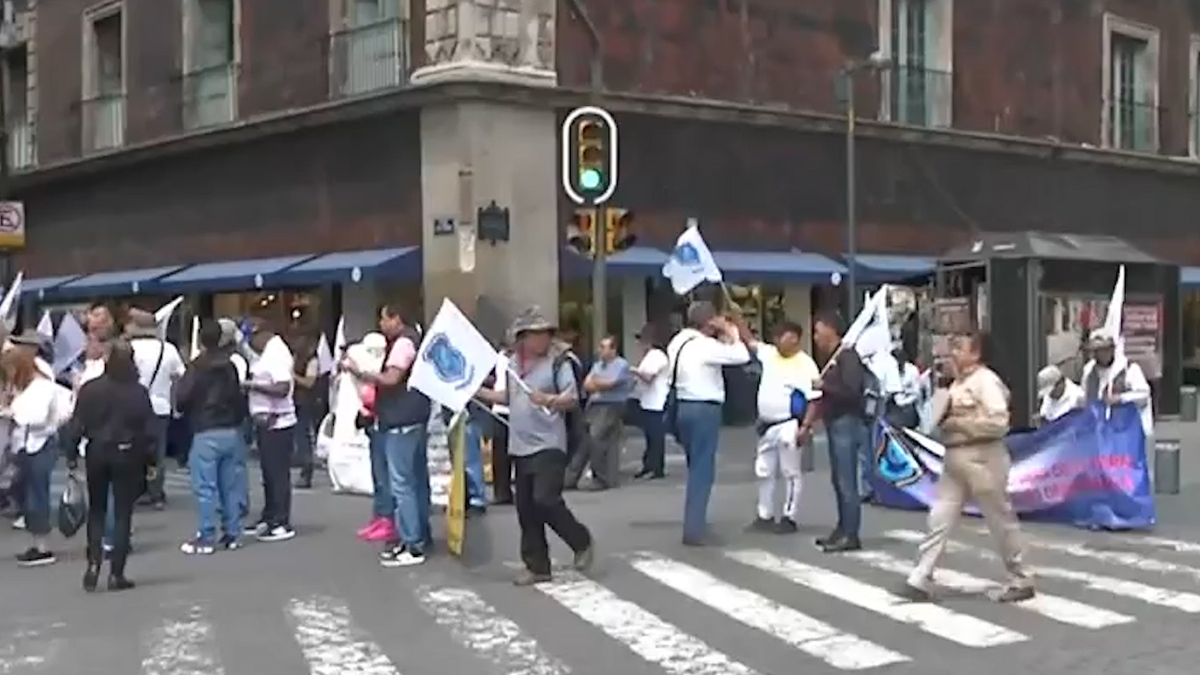 Policías protestan en el Zócalo de la CdMx; denuncian irregularidades en la caja de prestaciones