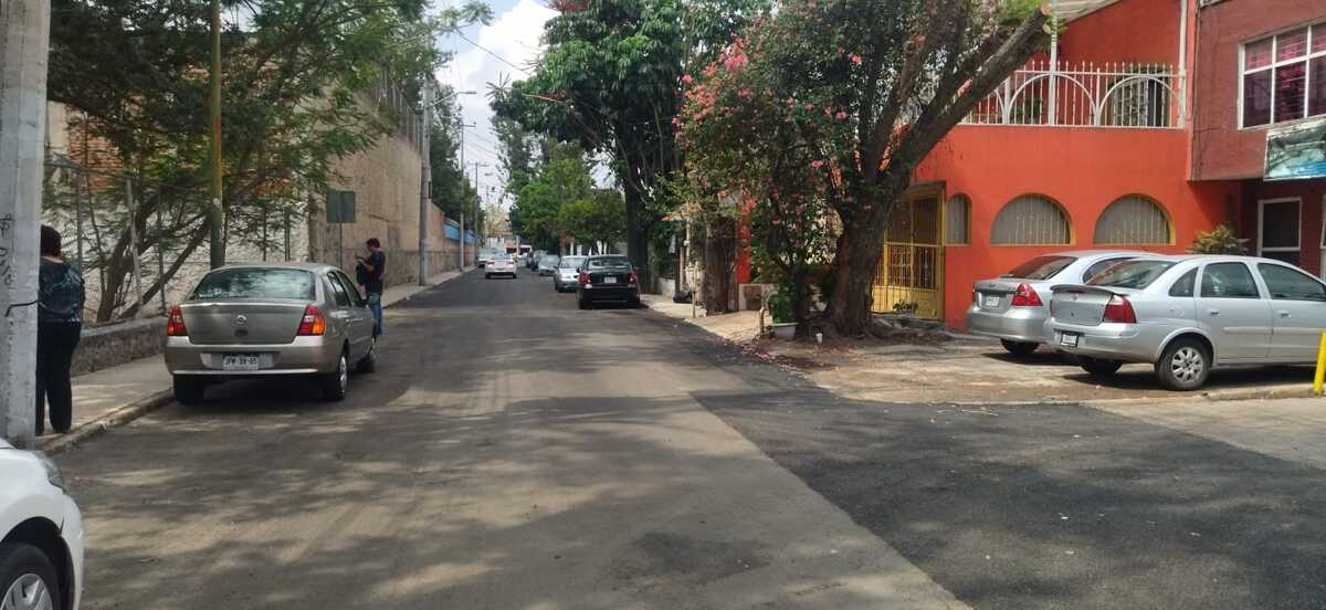 Fueron retiradas de la calle Mariano Azuela las vallas que impedían el paso vehicular. (Diana Barajas)