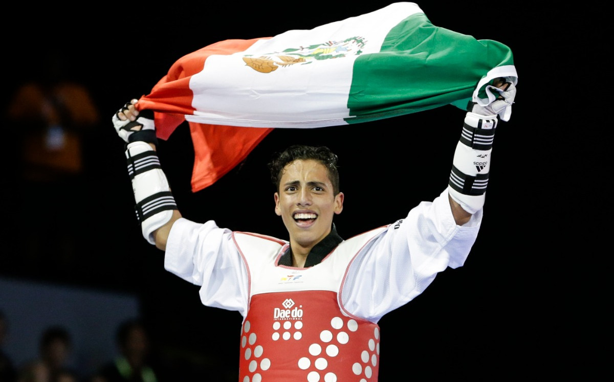 Carlos Navarro apunta a París 2024 en una nueva categoría del taekwondo  (AP)