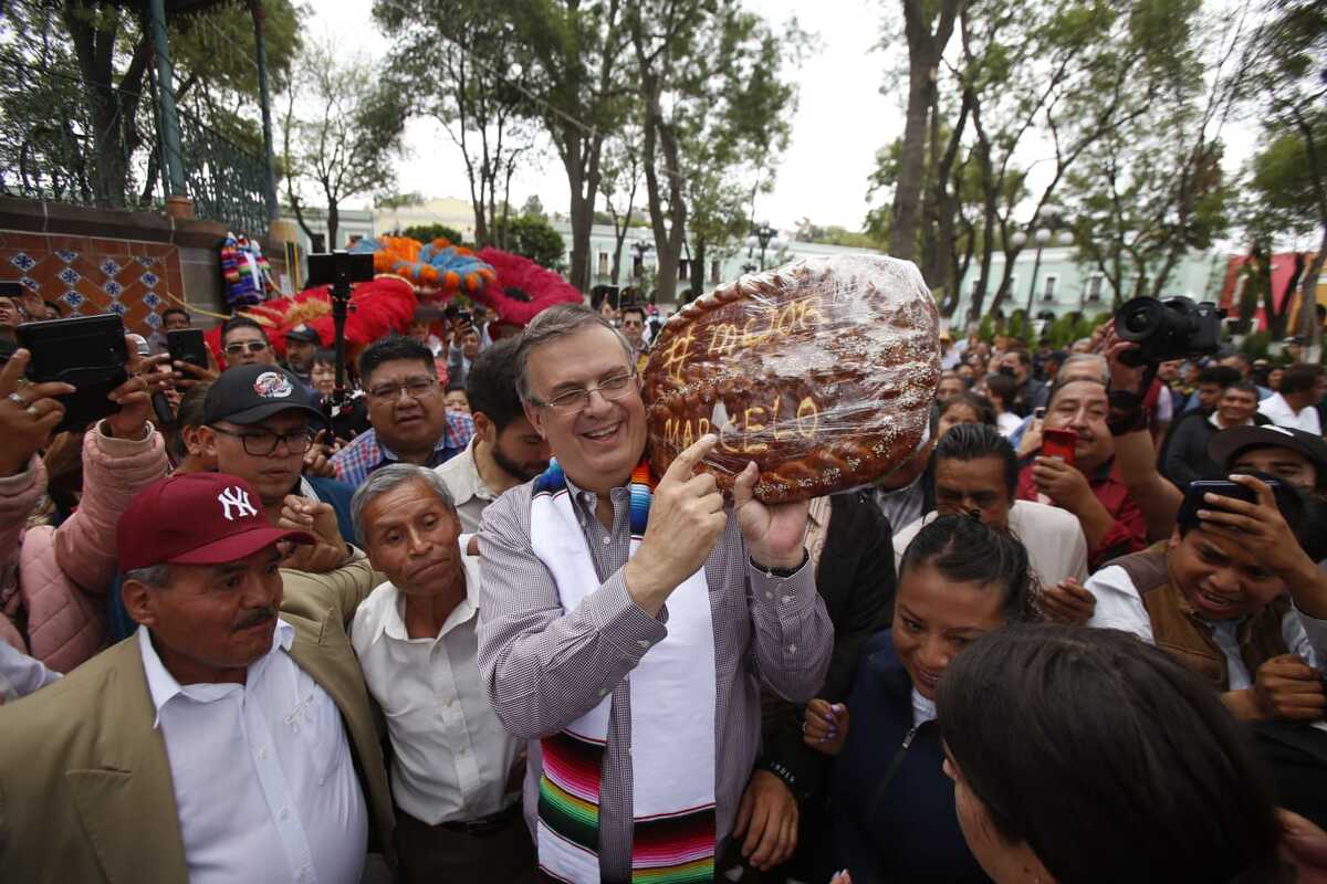 Marcelo Ebrard en las calles de Tlaxcala centro. │Ariana Pérez