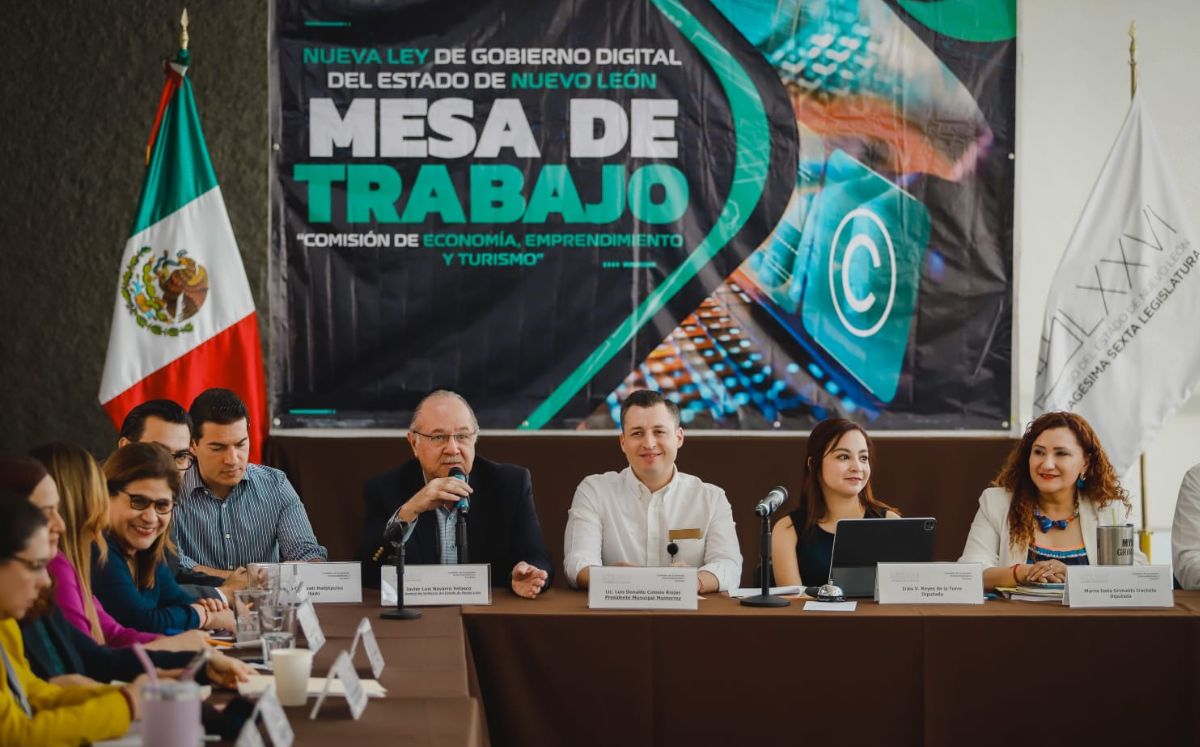 Mesa de trabajo en materia de Gobierno Digital de la Comisión de Economía en el Congreso local. Roberto Alanís