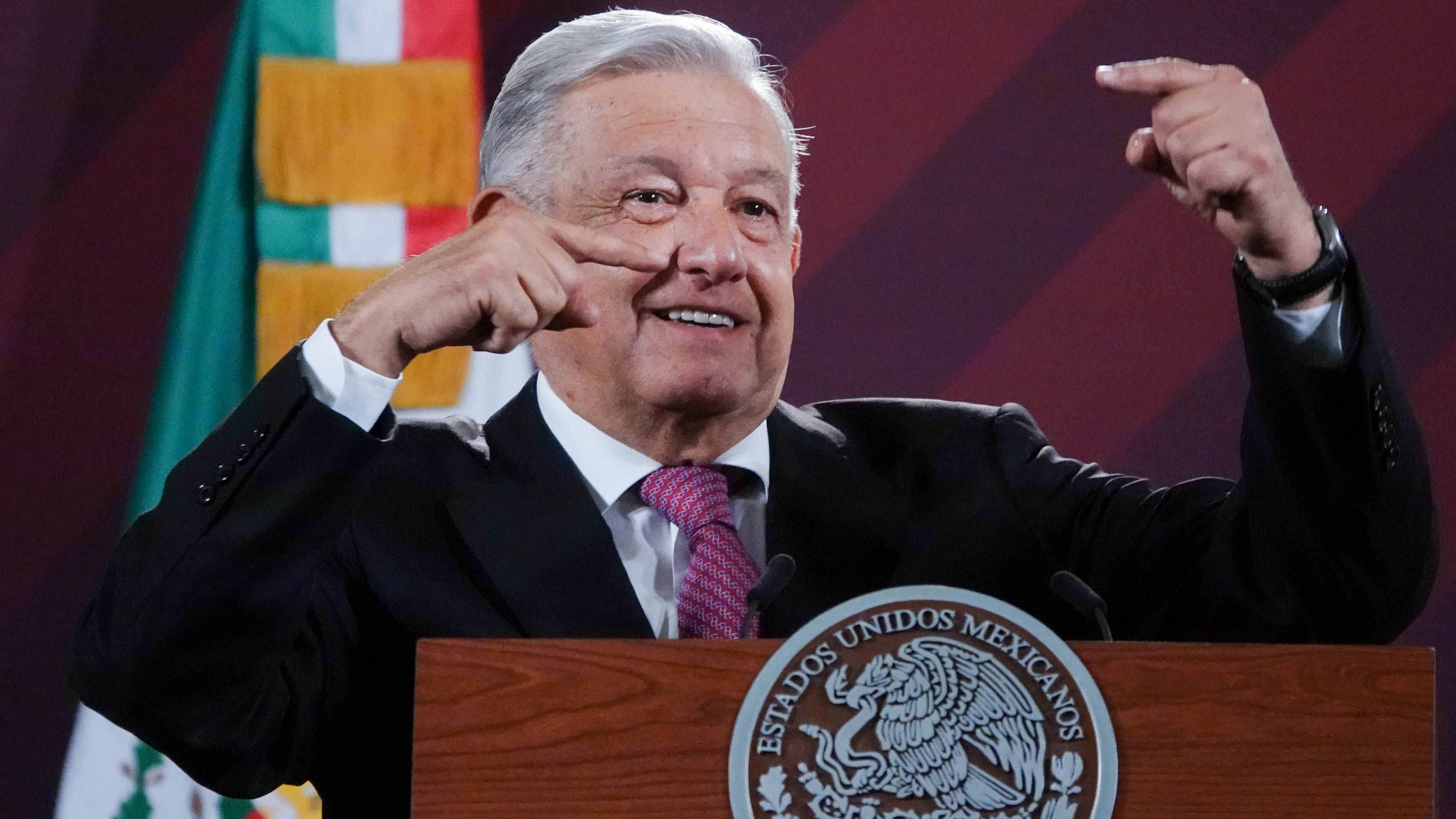 "Tener una camioneta Mercedes no da caché, sólo da desconfianza": AMLO