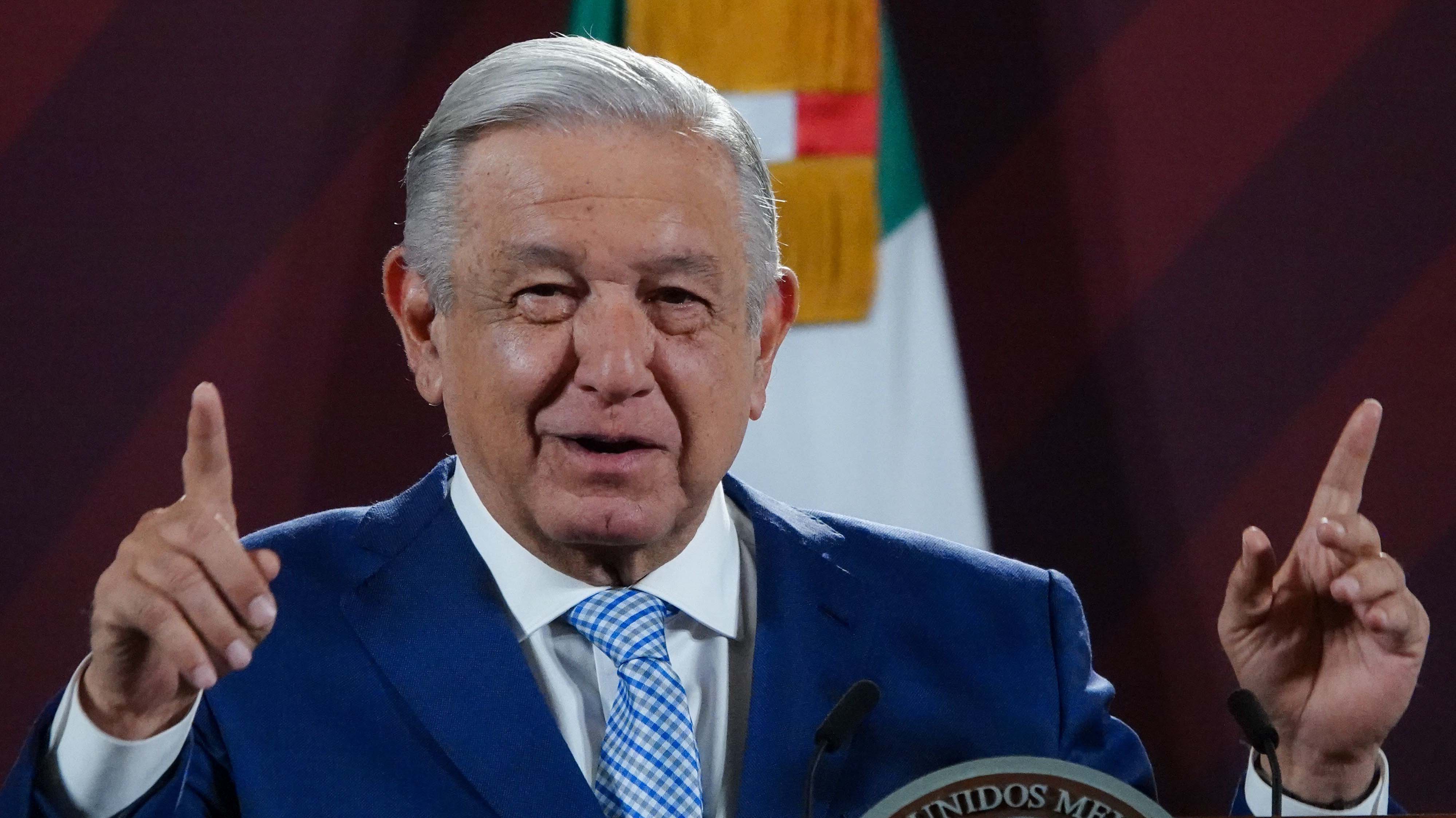 "Xóchitl Gálvez tiene muchísimo jale con los fifís": AMLO