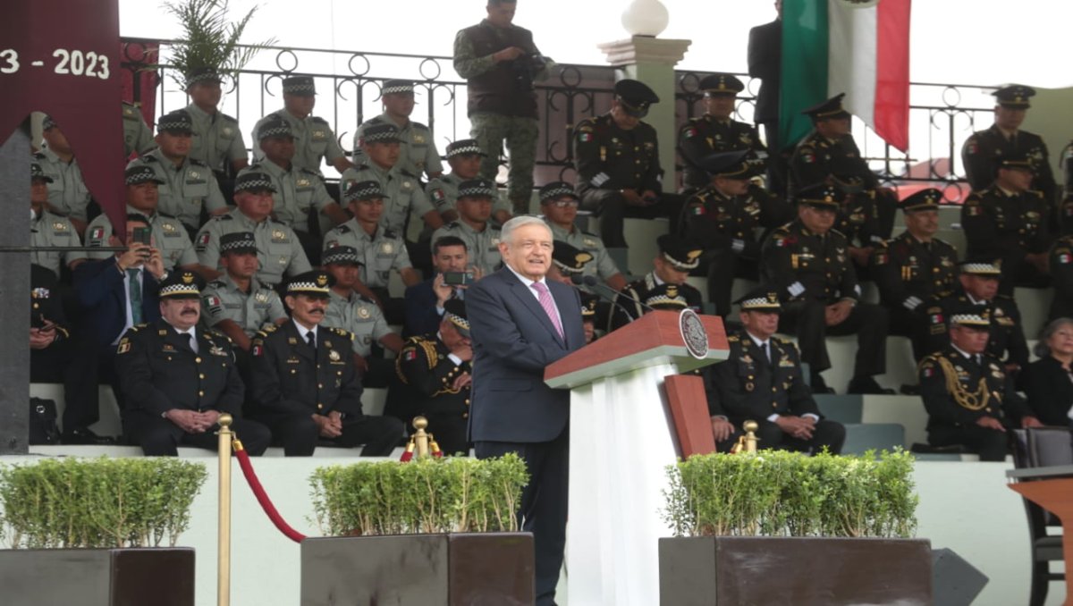 Andrés Manuel junto a parte de su gabinete y comandante de la GN en su 4o aniversario | Jesús Quintanar