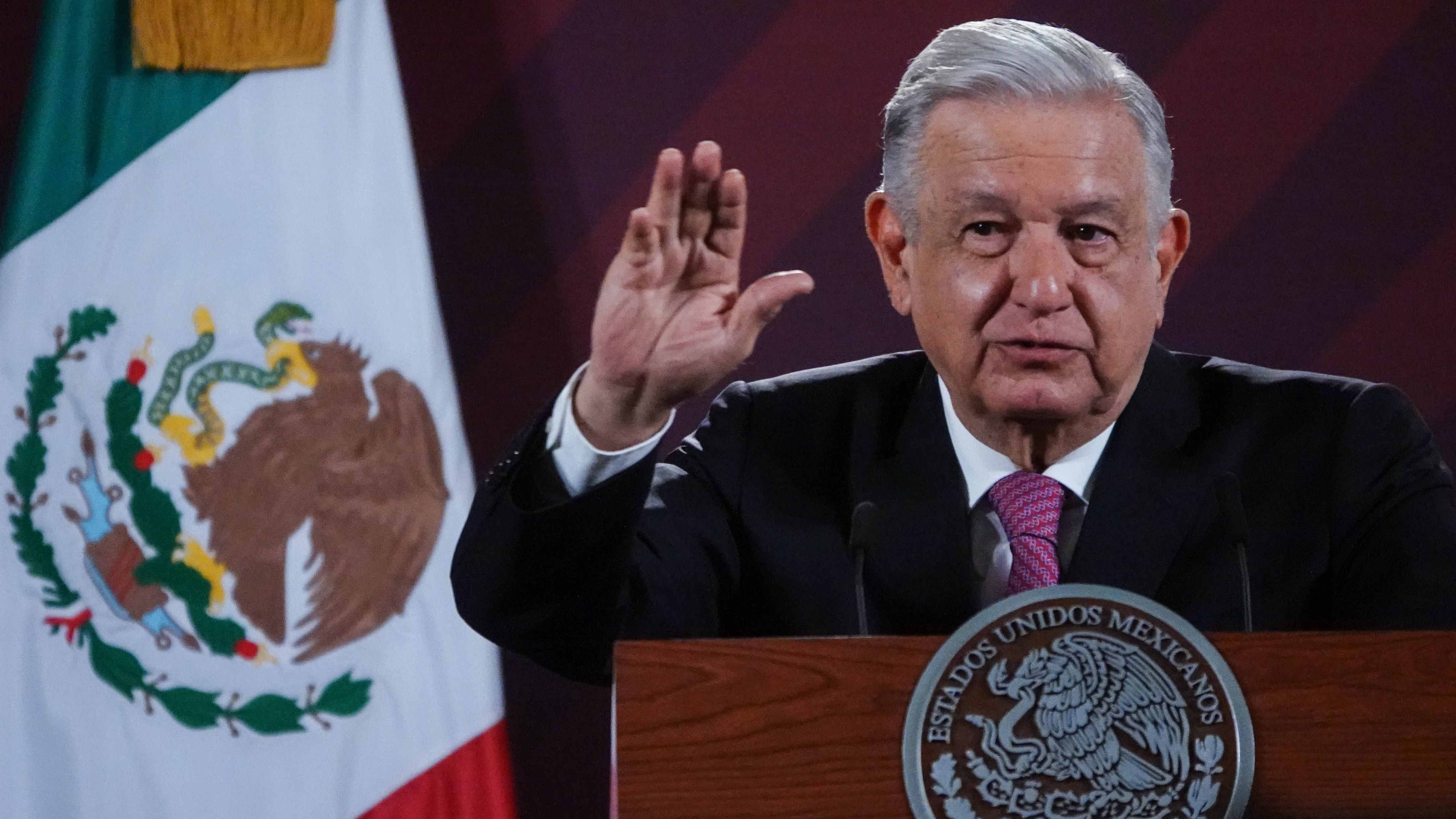 "Es falso", dice AMLO sobre que las balas con las asesinaron a Hipólito Mora eran del Ejército