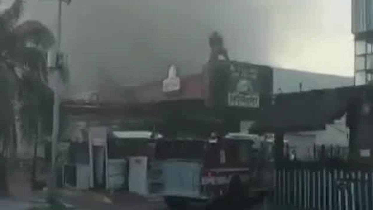 Incendio en el hotel Krystal en la zona hotelera de Cancún