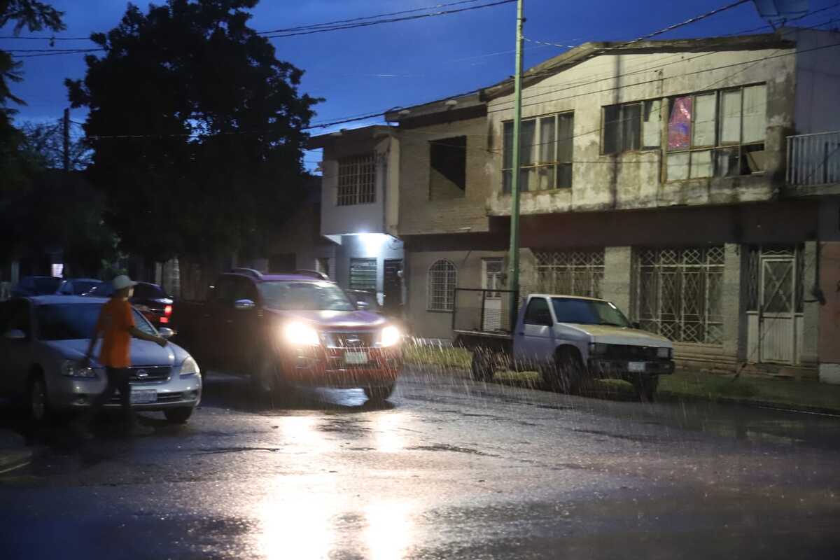 Para el sábado, se esperan en Coahuila lluvias fuertes a muy fuertes de 25 a 50 mm, acompañadas de descargas eléctricas y posible caída de granizo.