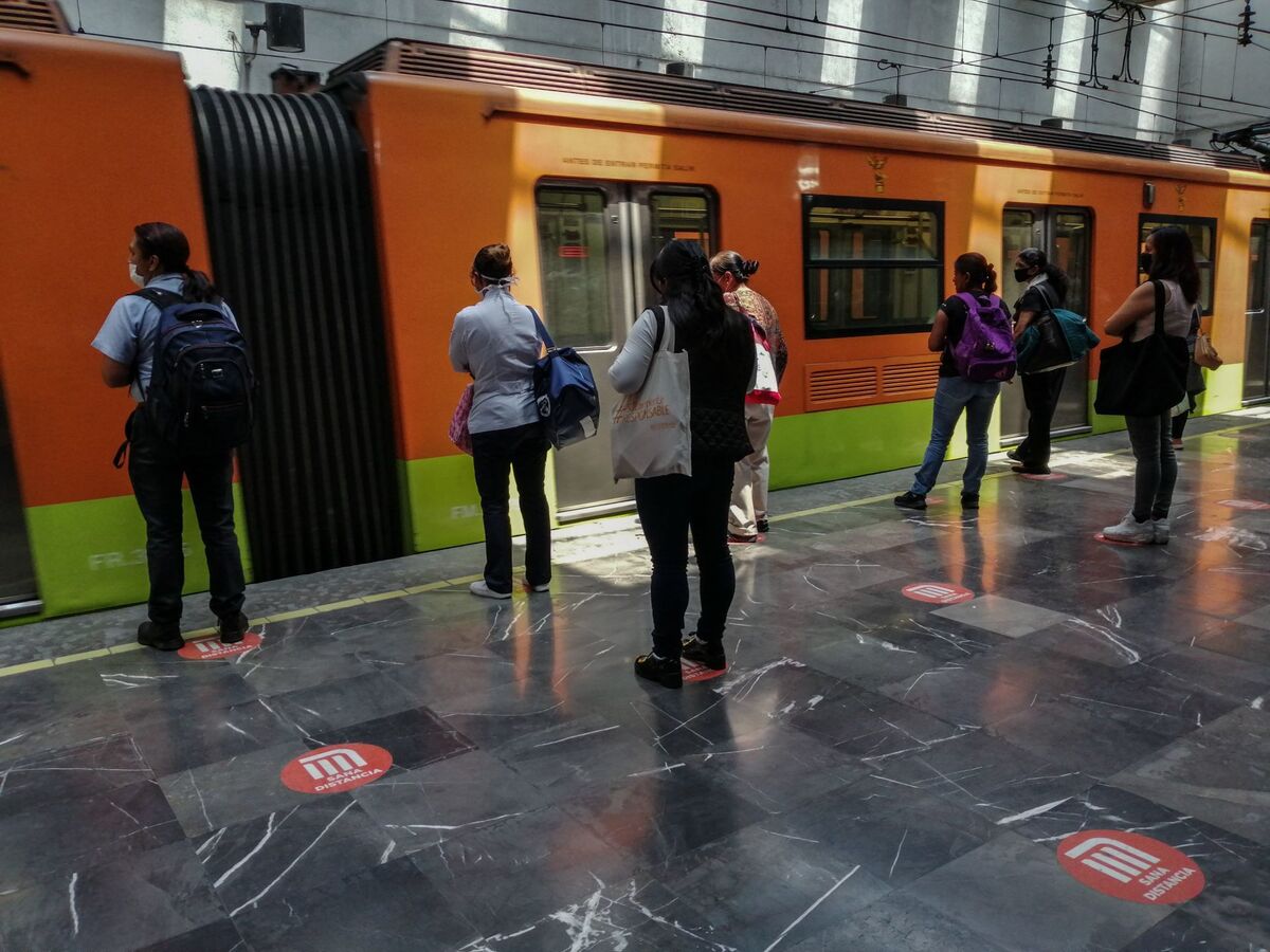 Hombre cae entre dos vagones de la Línea 9 del Metro de CdMx. | Cuartoscuro