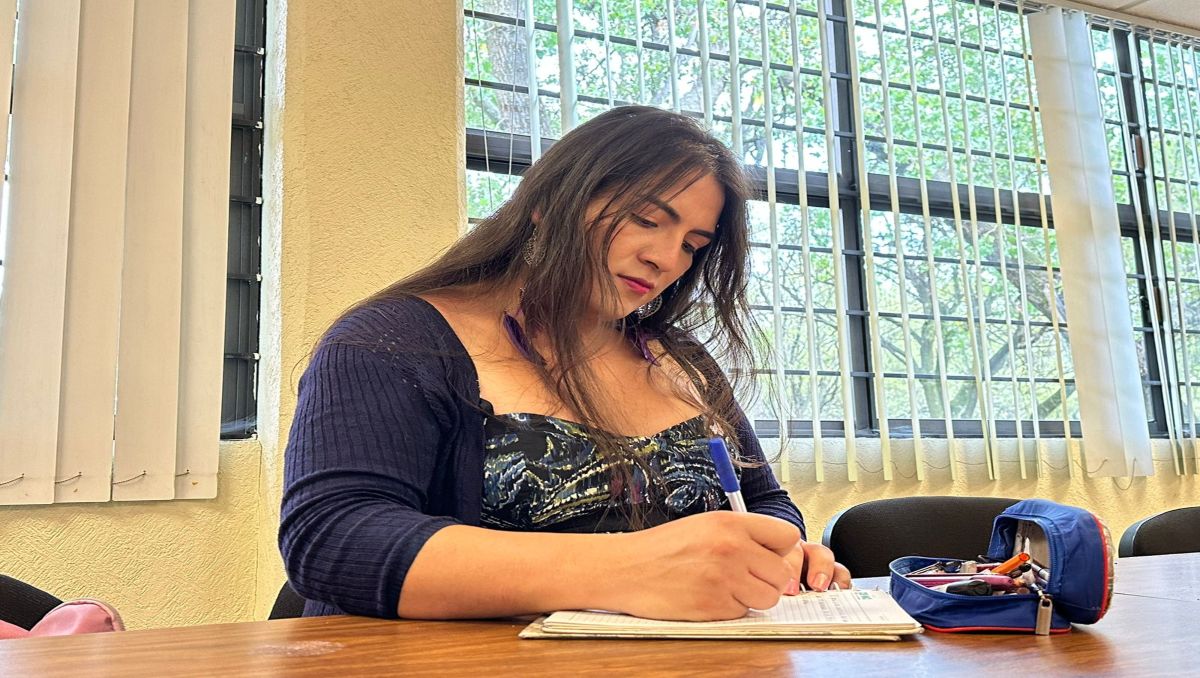 Dana, primera estudiante trans en la UAEMex con documentos con su identidad | Especial