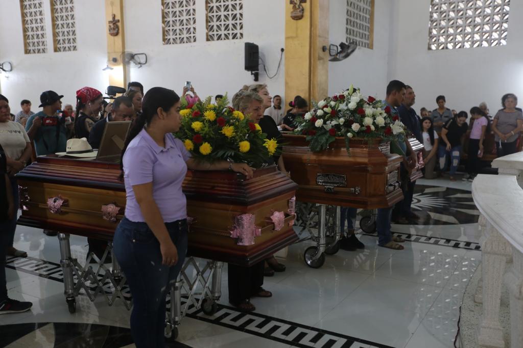 Familiares de Hipólito Mora recorrieron las calles de La Ruana. | Jorge Carballo