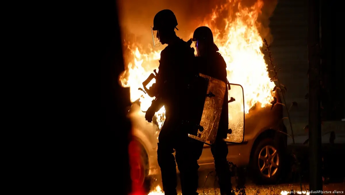 Cuatro noches de protestas y 1300 detenidos por muerte de joven a manos de policía | Agencia AFP (Archivo)