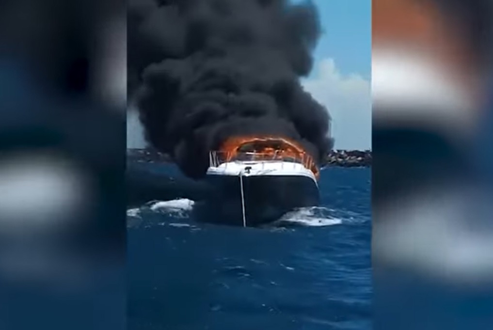 El fuego ocasionó una gran fumarola que se podía observar a varios kilómetros de distancia.