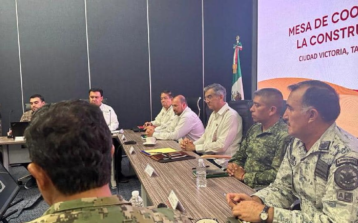 Mesa de seguridad precedida por el gobernador Américo Villarreal. (Vocería)