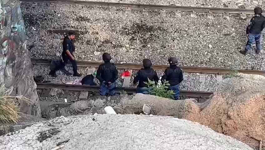 El percance se registró abajo en las vías del tren ubicadas en Lázaro Cárdenas y la Carretera a Chapala