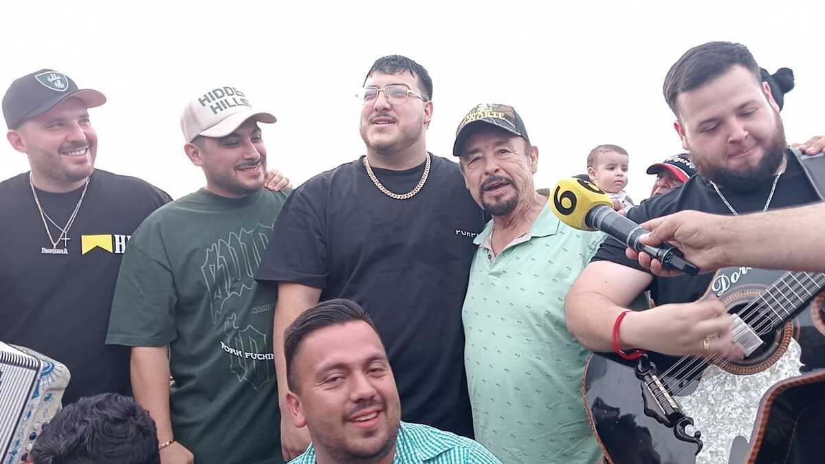 Ambos conjuntos se encontraron en la presa La Boca e interpretaron Abeja Reina. Foto: Especial