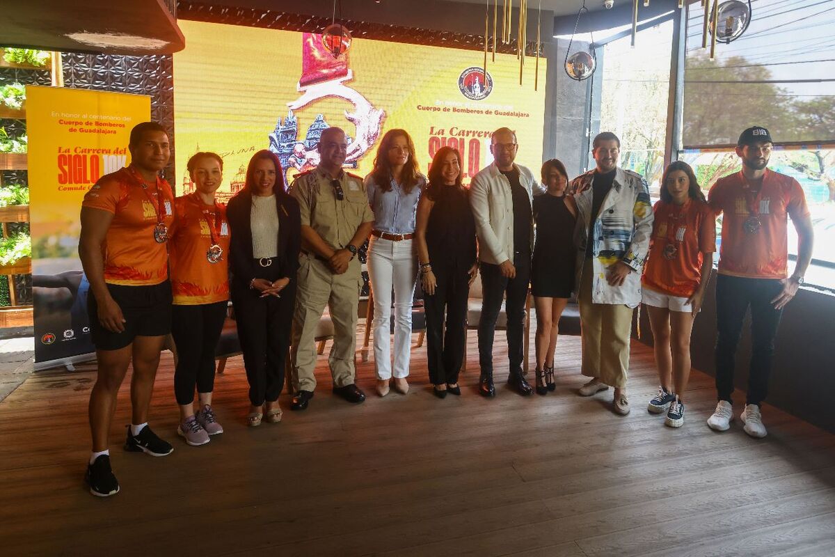 Dan a conocer la playera y medalla de la Carrera del Siglo 10 K (Vanessa Flores)