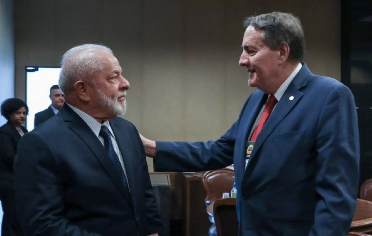 Director de la OPS, Jarbas Barbos, con el presidente de Brasil Lula da Silva (OPS)