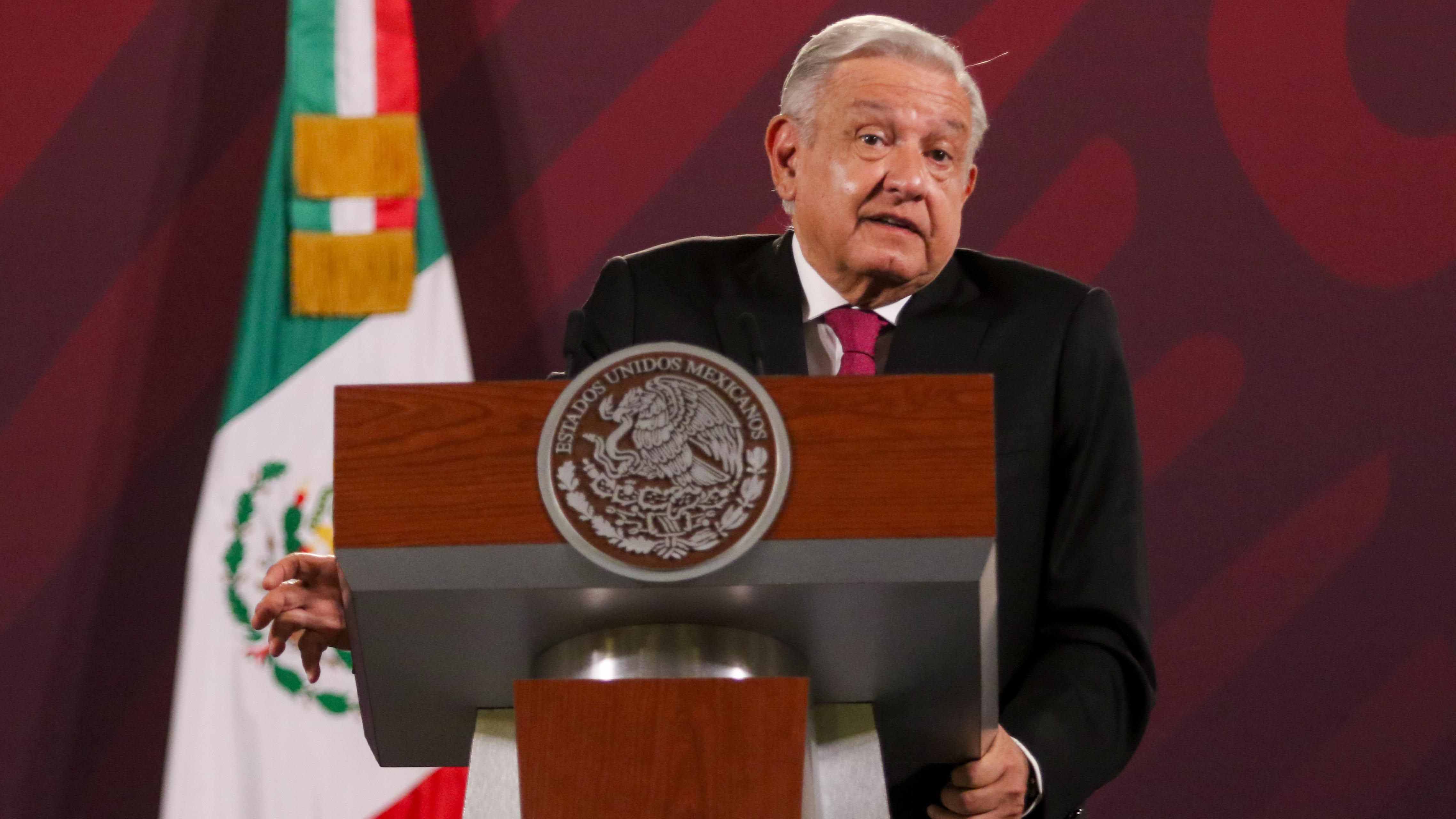 Lamento que Santiago Creel me culpe a mi, pero Xóchitl es a la que eligieron, dice AMLO