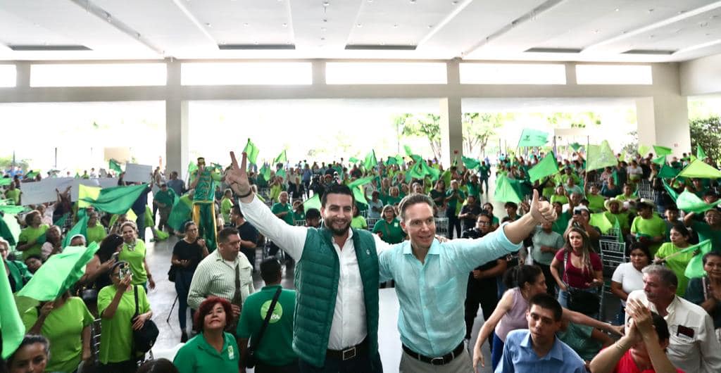 Luis Munguía, reconoció la carrera política del senador con licencia, Manuel Velasco. (Especial)