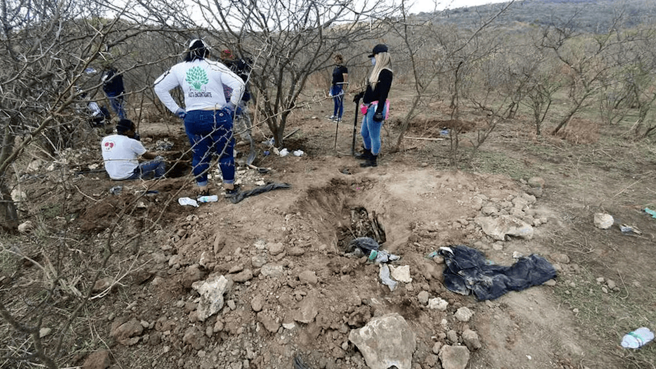Madres Buscadoras encuentran nueva fosa clandestina en Tlajomulco de Zúñiga