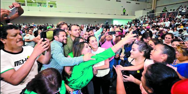 La morenista fue aclamada en su visita a Nuevo León, donde se reunió con industriales, académicos y simpatizantes. Especial