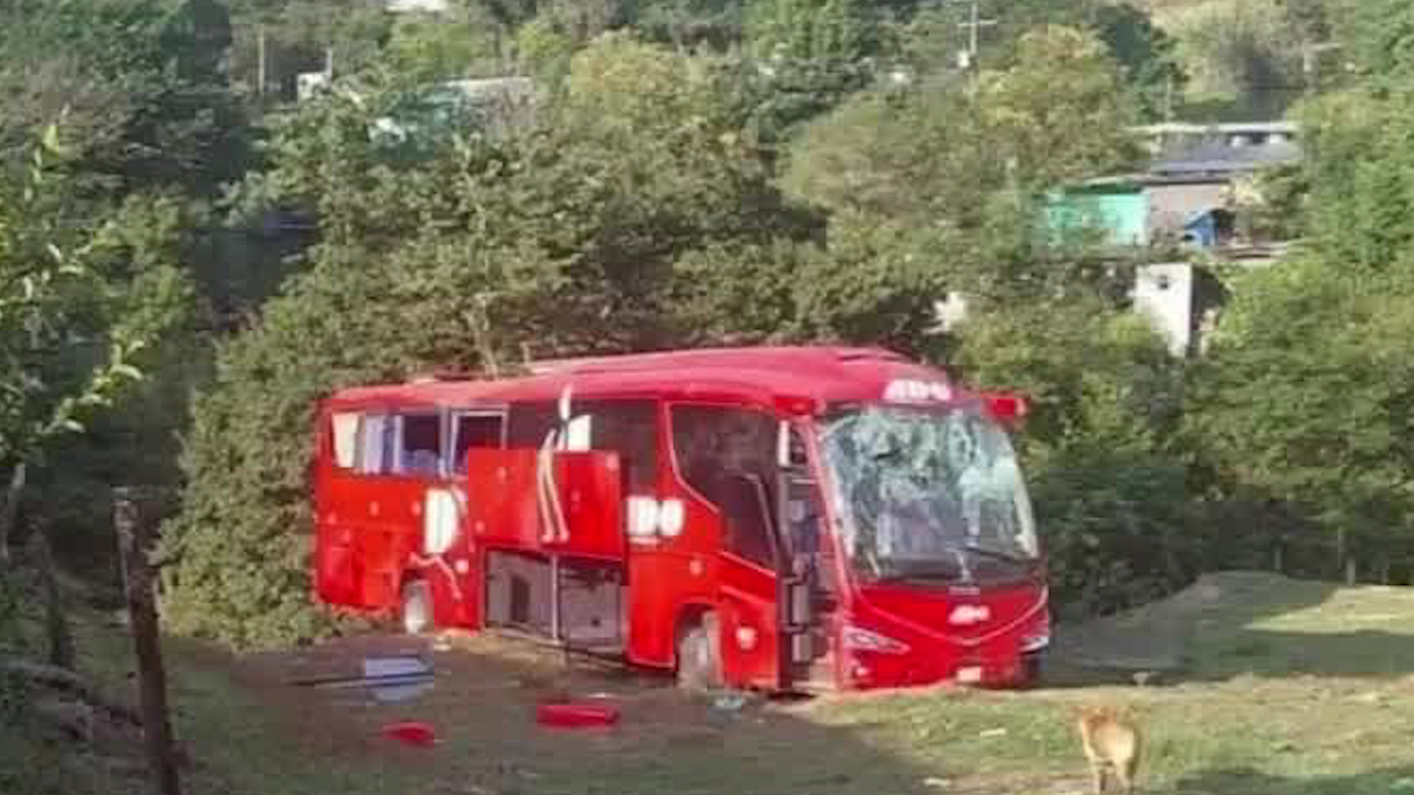 Diecinueve lesionados tras accidente de autobús de pasajeros en Molango, Hidalgo