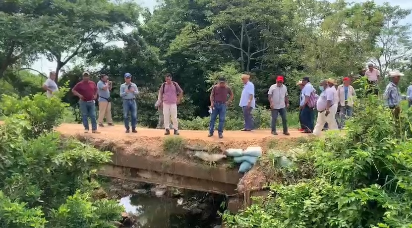 Pobladores podrían tomar medidas si no se repara el puente.