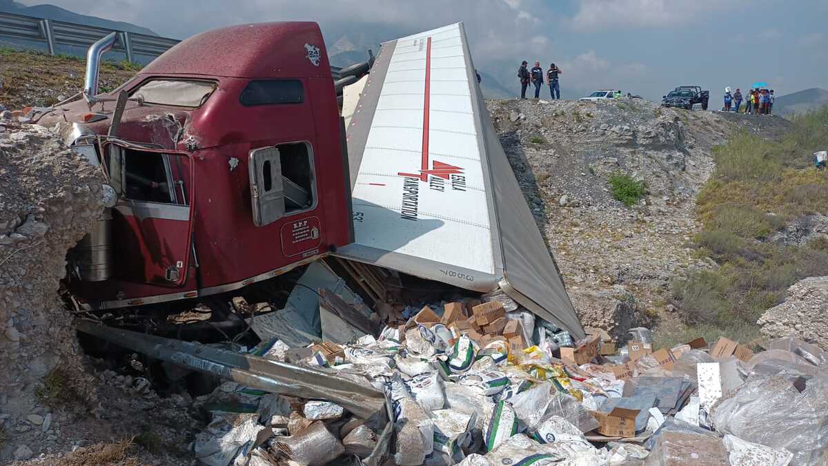Presuntamente el conductor dormitó y se salió del camino.