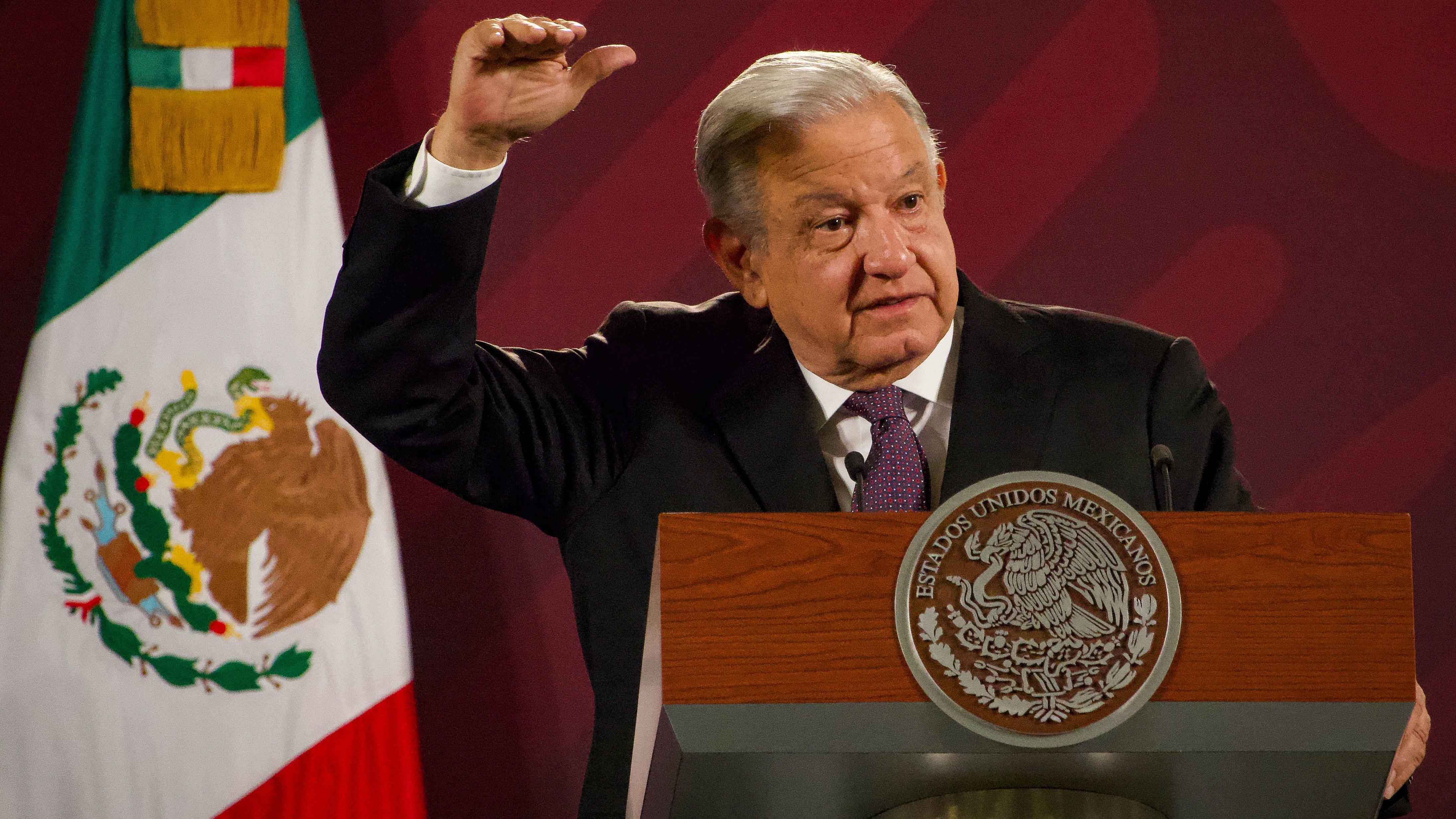 Creel está enojado porque oposición elegirá a Xóchitl Gálvez, dice AMLO