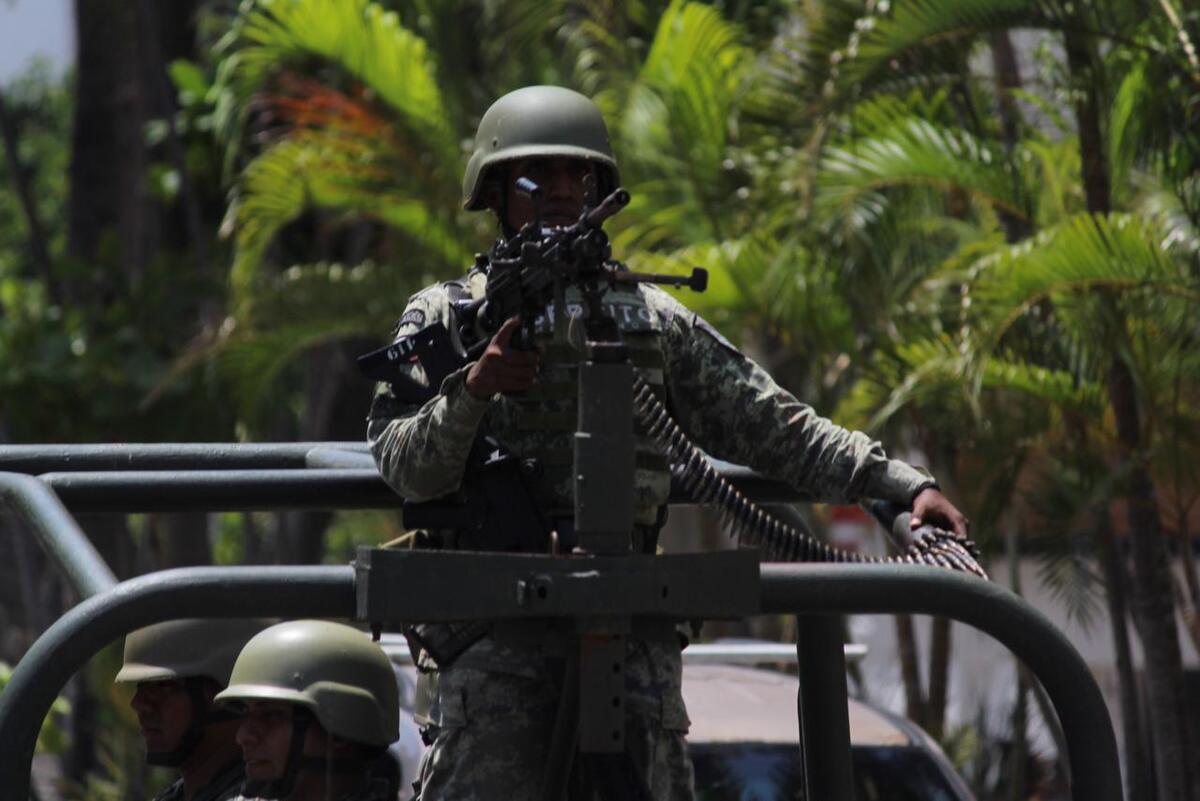 Acapulco se fortalece con nuevo vehículo blindado y mayor presencia militar.