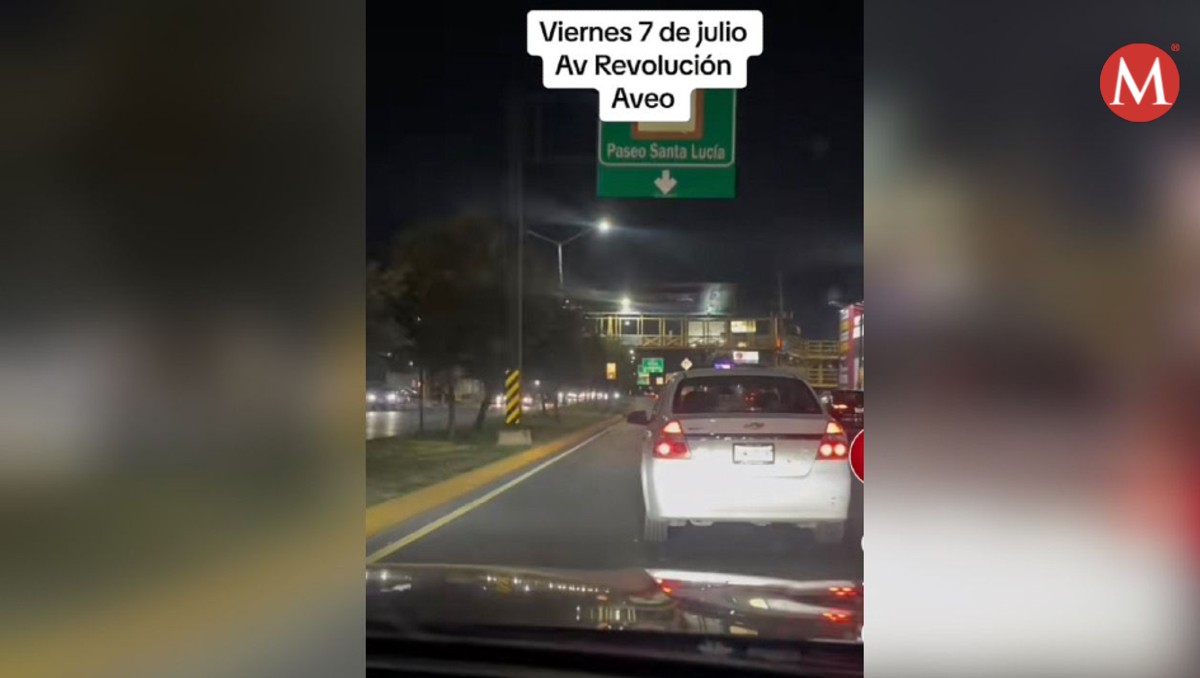 El conductor además de detenerse obstruía el carril siguiente. Foto: Especial