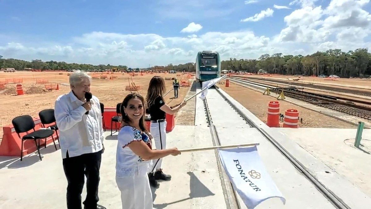 Mara Lezama con el primer vagón del Tren Maya | Especial